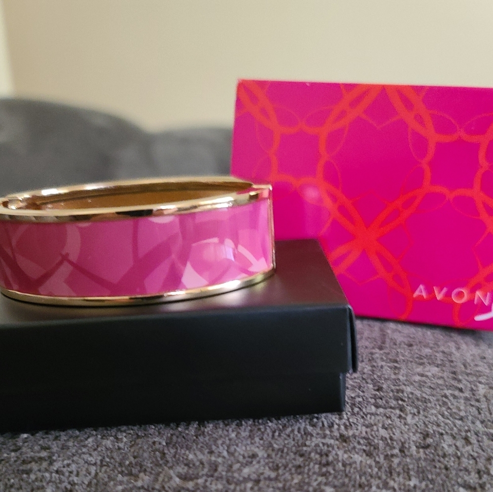 Bangle bracelet